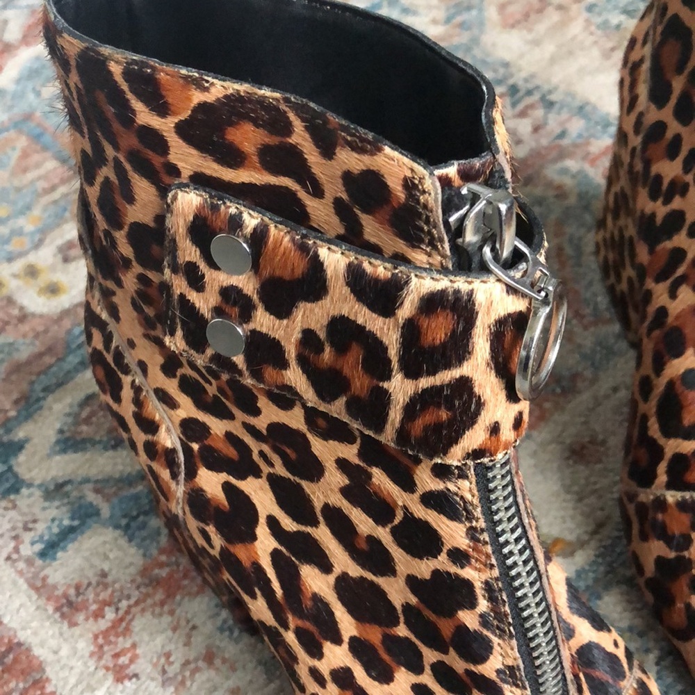 Dolce Vita Leopard Print Calf Hair Zip Front Block Heel Booties Size 8.5 - Picture 3 of 6
